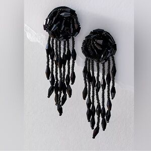 FREE PEOPLE NWT Stella dangle earrings -black